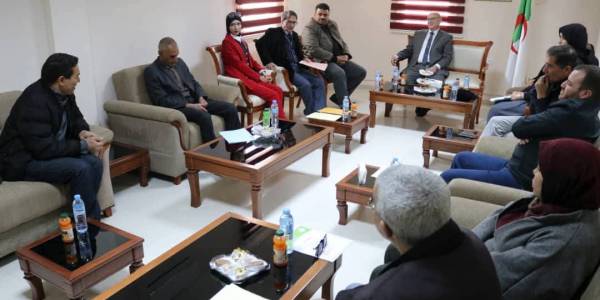 جامعة بسكرة ترسخ قنوات التواصل مع الأسرة الإعلامية للولاية